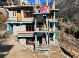 HR 12 energy cafe and guest house，位于Tosh的酒店