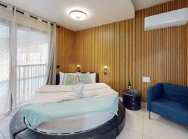 אחוזת ריצ'מונד של רשת לב הגולן - 3 סוויטות מהממות בחד נס ליד הכנרת עם בריכה משותפת מחוממת ומקורה，位于哈德内斯的酒店