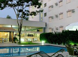 Hotel Aero Park e Estacionamento，位于隆德里纳的带泳池的酒店