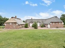 2 Bedroom Stunning Home In Blåvand