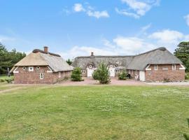 2 Bedroom Amazing Home In Blåvand，位于布拉万德的酒店