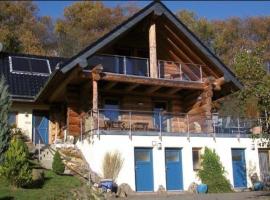 Rursee Eifel-Chalet mit Seeblick und Wellnessbereich，位于锡默拉特的木屋