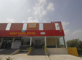 Hotel Mint Park，位于Jadcherla的酒店