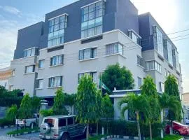 Golden Tulip Oniru Suites