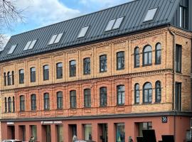 Rambynas R36，位于帕内韦日斯的带停车场的酒店