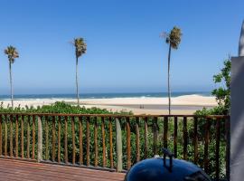 A Stone's Throw from the Ocean，位于Seafield的酒店