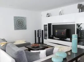 Ruhiges Modernes Haus Parkplatz WLAN Whirlpool