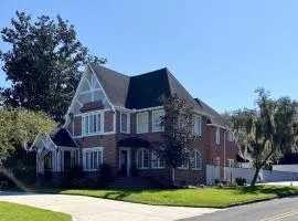 Historic Carriage House Downtown 2 bedroom 1 bath