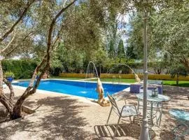 Spacious villa with mountain view and pool in Baza