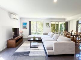 Coomera Comfort - Family Home Great for Play or Work, mins to Coomera Westfield n Theme Parks，位于黄金海岸的酒店