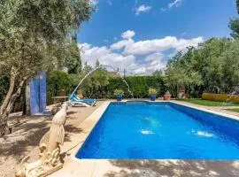 Spacious villa with mountain view and pool in Baza