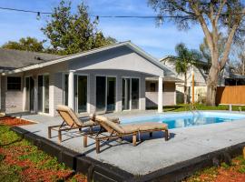 Pool & Game Room: Spacious Brandon Home，位于布兰登的酒店