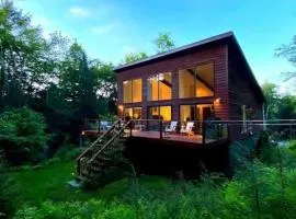 Unique and Private 25ft Waterfall House in Hunter