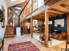 Chic Catskills Cabin with Hot Tub and Fire Pit