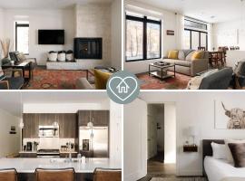 Riverfront Patio - Hot Tub - Luxe Silverthorne，位于西尔弗索恩的酒店