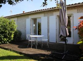 Gite le Maine des Rois，位于Juillac-le-Coq的酒店