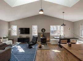 Private Cabin with Guesthouse Hot Tub Fire Pits，位于Roscoe的酒店