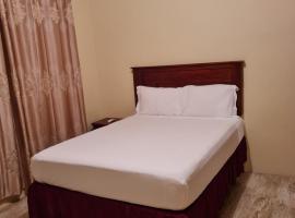 Paradise place grande hotel rooms，位于Cave Hill的带停车场的酒店