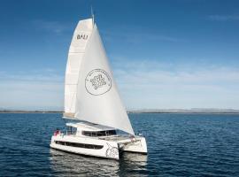 Dortoka Catamarán，位于锡切斯的酒店
