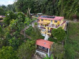 La Casita Amarilla en Utuado, Puerto Rico，位于Utuado的酒店