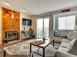 4 Mi to Dtwn Gatlinburg Condo with Pool Access，位于加特林堡的公寓