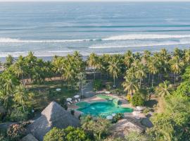 Hotel Clandestino beach resort，位于Sardinal的酒店