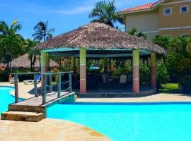 Cozy Garden Oasis Steps to the Beach