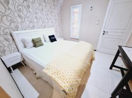 Urbanview Roemah Tanjung Blitar，位于勿里达的酒店