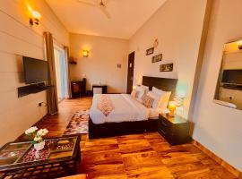 The Garnet Resort - Top Rated & Most Awarded Property in Vrindavan，位于范兰德凡的酒店