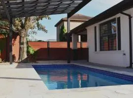 Family Luxury home with Pool in McAllen near by hospitals and stores