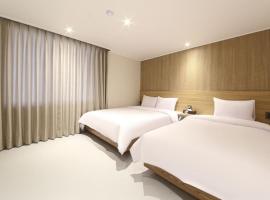 E BON Hotel，位于南原市的酒店