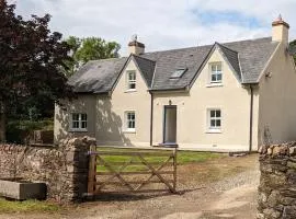 Unwind at Hilltop Farm Cottage with Valley Views