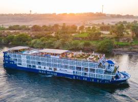 4 Days 3 Nights Nile cruise trip from Aswan to Luxor including Abu Simbel Temples Visit every Monday, Wednesday and Friday，位于阿斯旺的船屋