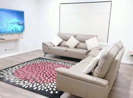 Elegant 5 Bed Brand New Spacious House，位于Clyde的酒店