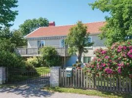 Cozy Home In Rönnäng With Wifi