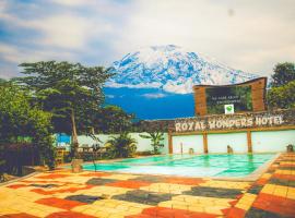 Royal Wonders Hotel，位于莫希的酒店