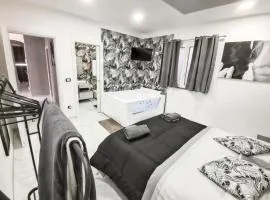 Charming House in Noto + Jacuzzi