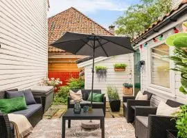 Dinbnb Apartments I Family Dream in Bergen I Playroom I Private Garden