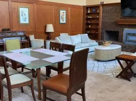 Southern Large Lake Front Custom Estate, Sleeps 16