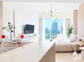 Grande Luxury 1B With Balcony & City Views