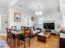 The Croft 4 BR Bungalow with Air-Con and Parking，位于奥克兰的酒店
