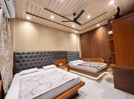 Pallav Guest house，位于乌贾因的酒店