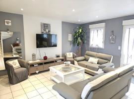 Cosy maison 3 chambres Honfleur jardin, parking privé et jacuzzi，位于翁弗勒尔的酒店
