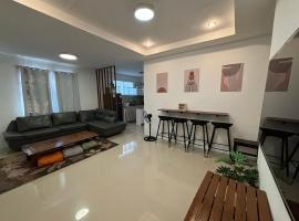 4BR peaceful entire vacation home at Vigan City，位于美岸的酒店