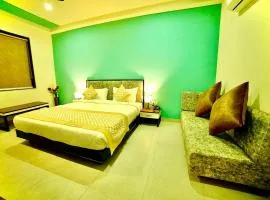 DARJEELING HOTEL B A D MALL ROAD with wifi restaurant facility