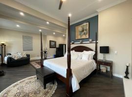 2 Rivers Inn The Thousand Islands - LUXURY WATERFRONT WALKOUT，位于加纳诺克的宾馆