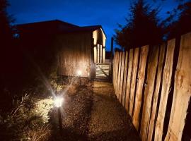 Sionnach Cabin - Private outdoor hot tub - Pet friendly，位于Kinlough的酒店