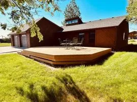 Family Home with Mountain Views!