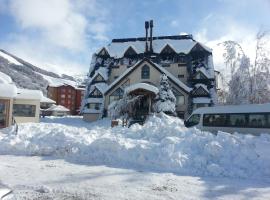 Village Catedral Hotel & Spa，位于圣卡洛斯-德巴里洛切的酒店