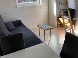 ATTEFALLSHUS on HÖNÖ, 4 beds，位于赫讷的酒店
